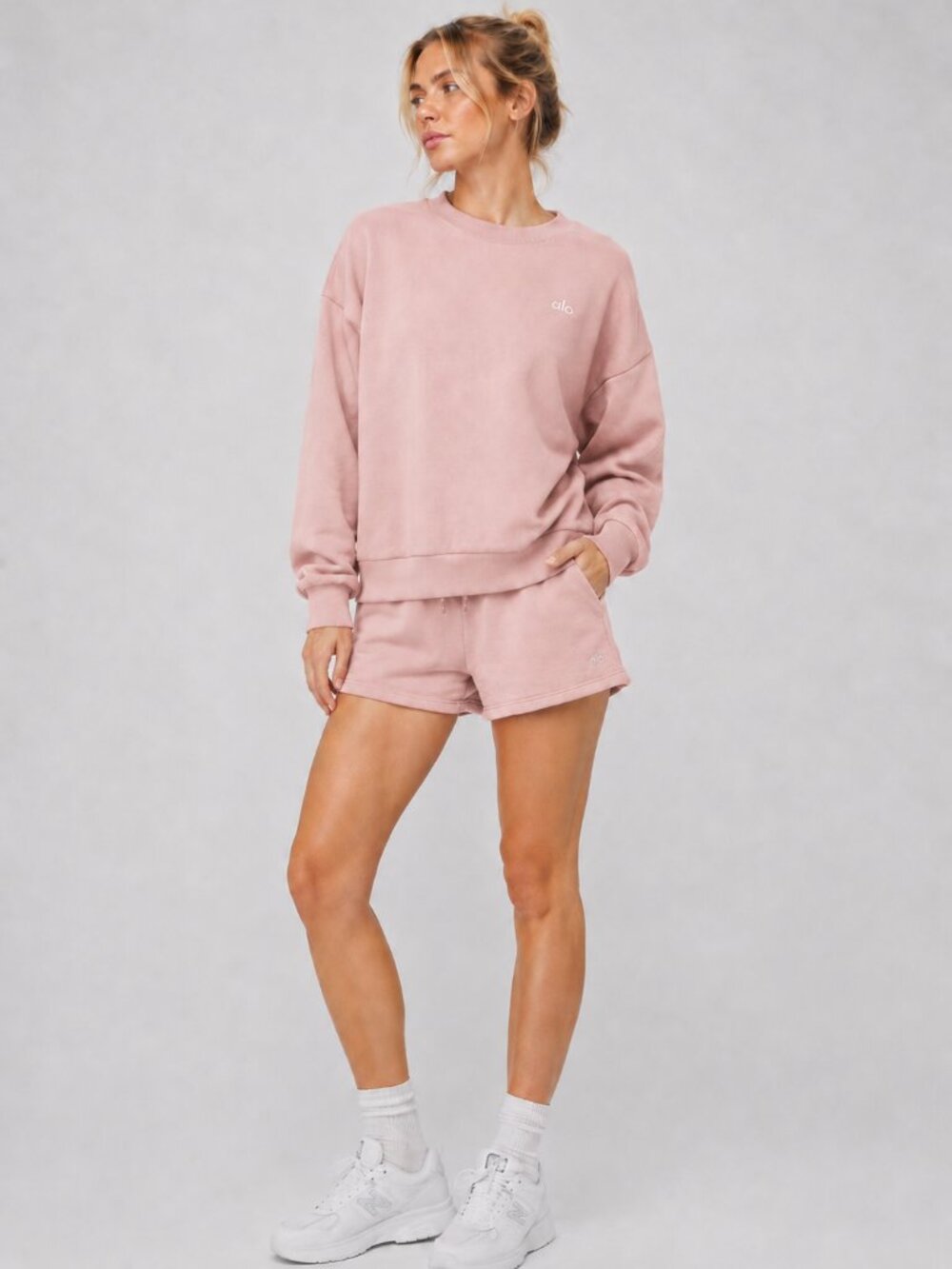 ALO Yoga Set Cropped Accolade Crewneck Pullover With Short